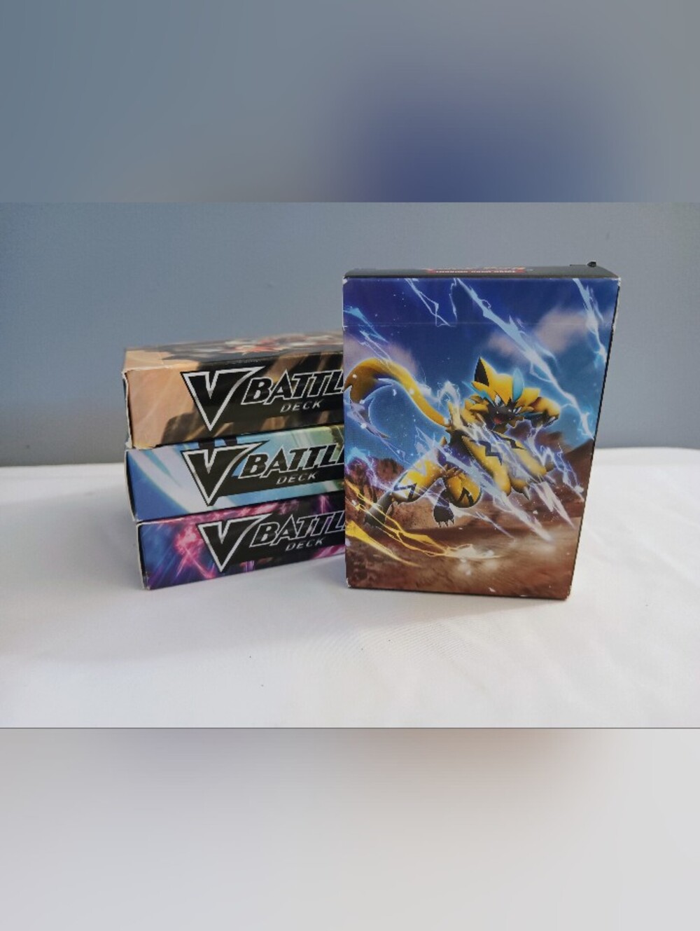 𝘗𝘰𝘬𝘦𝘮𝘰𝘯 𝙑-𝘽𝙖𝙩𝙩𝙡𝙚 𝙏𝙧𝙖𝙙𝗶𝗻𝗴 𝗖𝗮𝗿𝗱𝘀 𝟰 𝗣𝗰𝗸𝘀